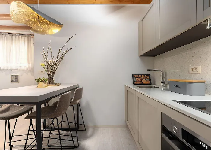 Exquisites Im Herzen Von Mit Meerblick, Nur 150 Meter Zum 아파트