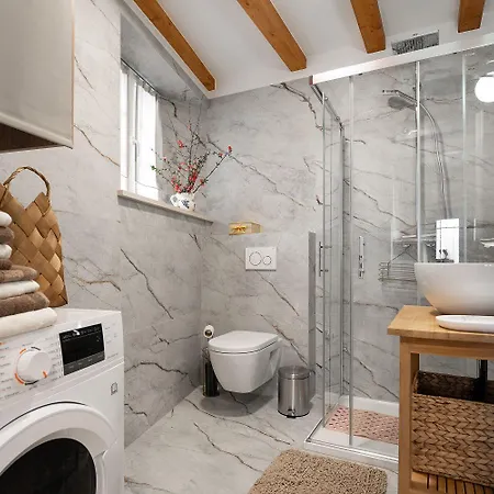 Апартаменти Exquisites Im Herzen Von Mit Meerblick, Nur 150 Meter Zum