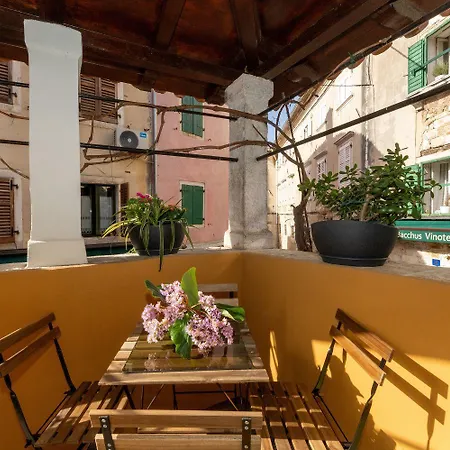 Exquisites Im Herzen Von Mit Meerblick, Nur 150 Meter Zum