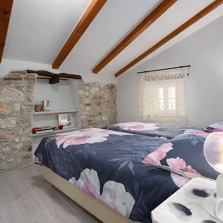 Exquisites Im Herzen Von Mit Meerblick, Nur 150 Meter Zum Апартаменти