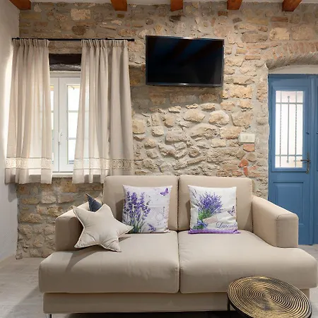 Exquisites Im Herzen Von Mit Meerblick, Nur 150 Meter Zum Appartement Poreč