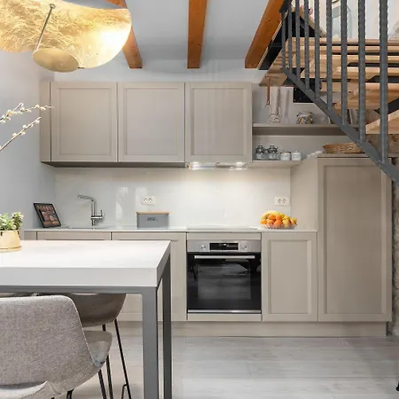 Appartement Exquisites Im Herzen Von Mit Meerblick, Nur 150 Meter Zum